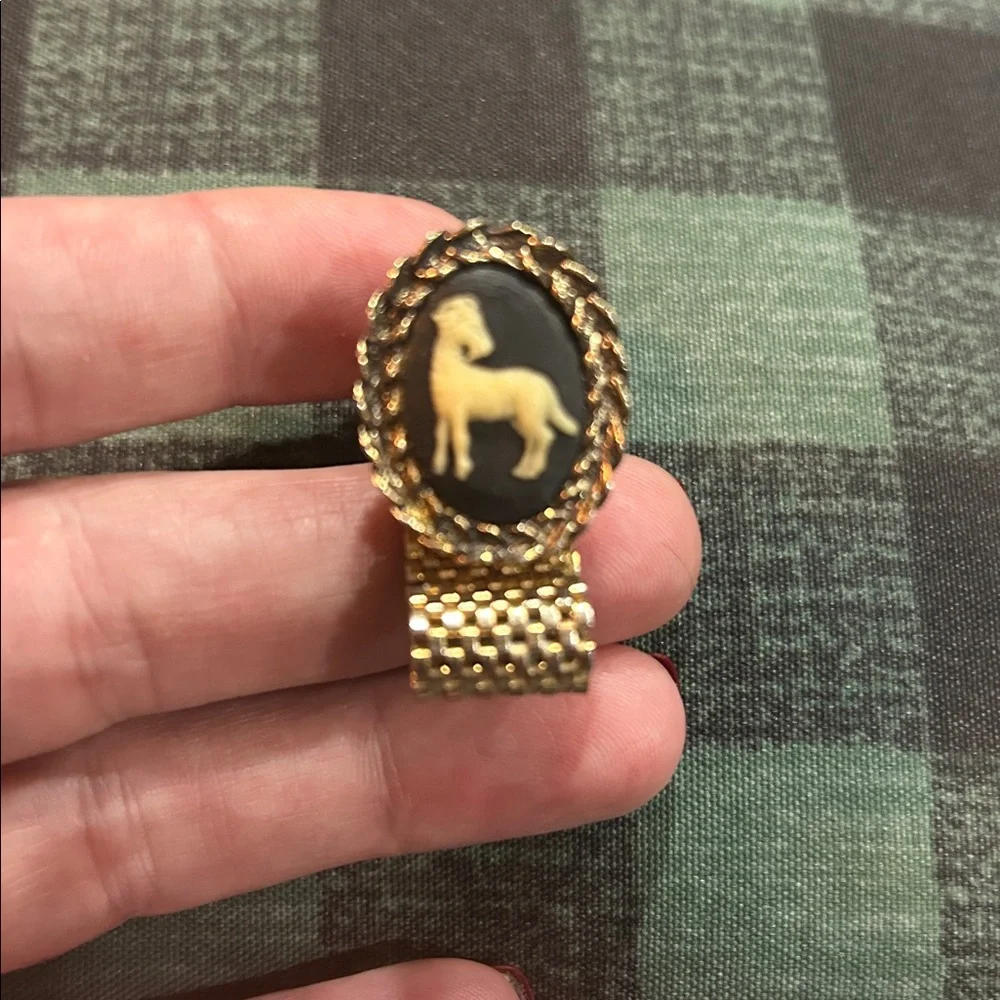 vintage gold tone cameo ram goat Aries mesh wrap-around cufflinks and tie clip